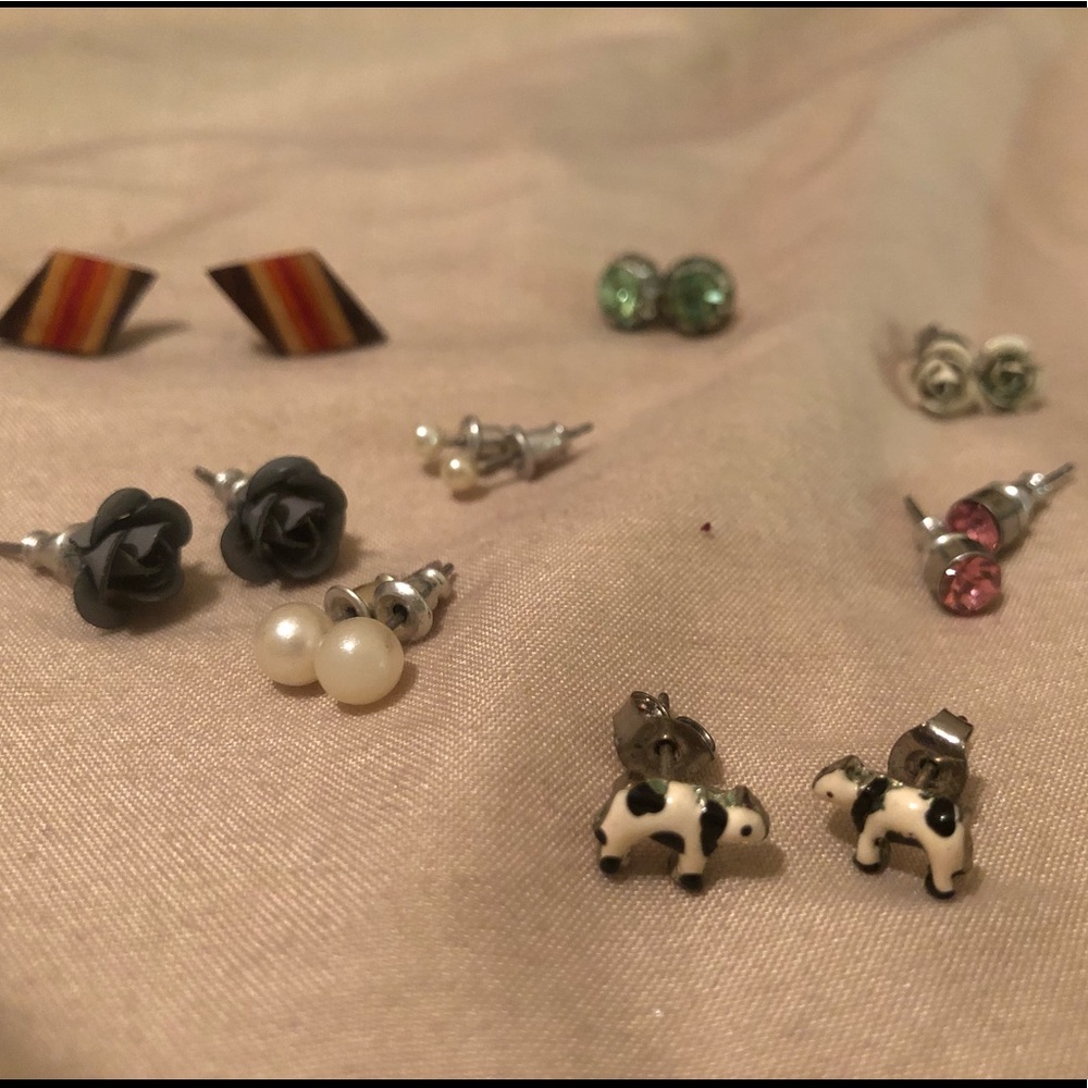 Adorable assortment of earrings - 8 Pair